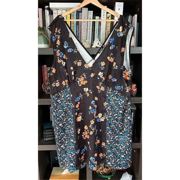 NWOT Nasty Gal Floral Print Satin V-Neck Mini Dress Plus Size US 22 - Picture 3 of 8